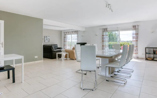 Luxury Villa in Aigne with Swimming Pool