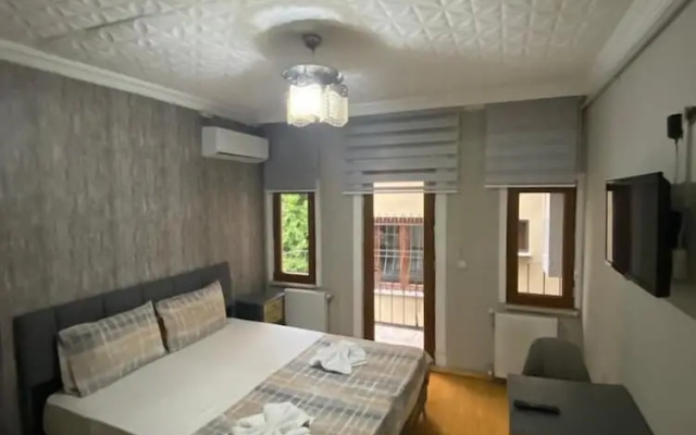 Taksim Yamac Suit