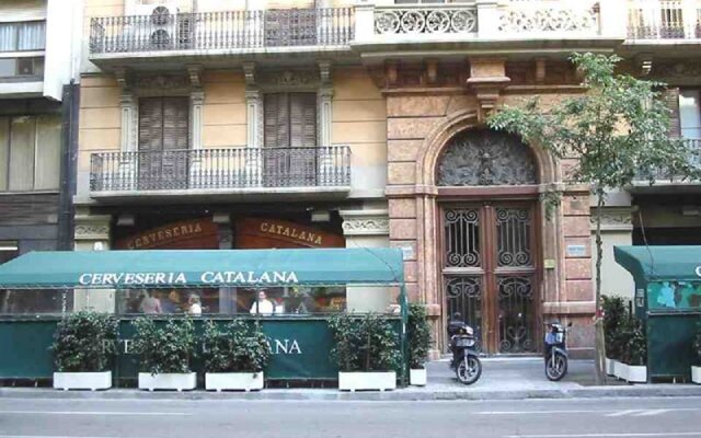 Отель Rambla Catalunya Residence Apartments Испания, Барселона - отзывы, цены и фото номеров - забронировать отель Rambla Catalunya Residence Apartments онлайн вид на фасад