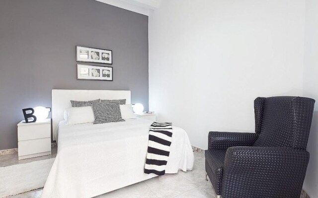 Отель BHM1-012 Beautiful Apartment Испания, Барселона - отзывы, цены и фото номеров - забронировать отель BHM1-012 Beautiful Apartment онлайн комната для гостей