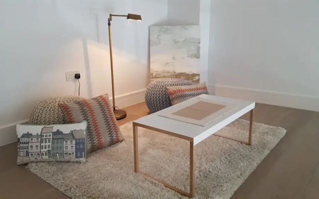 3B Princes Square Luxurious Wonderful Double Bed Apartment
