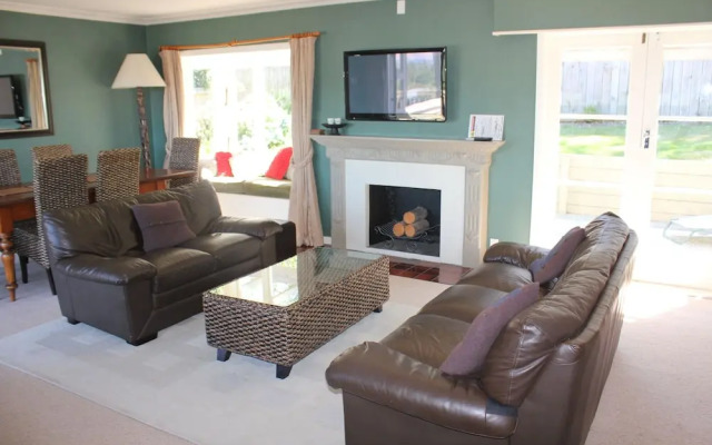 86 Conical Hill Road