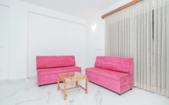 Pinewood Premium Suites by OYOY Rooms