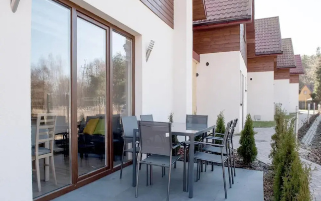 Comfortable Ground Floor Apartment, Summer Pool