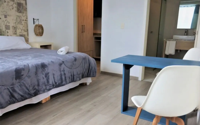 Expo Satelite 2750 Hotel & Suites