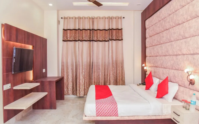 Hotel Crown Inn By OYO