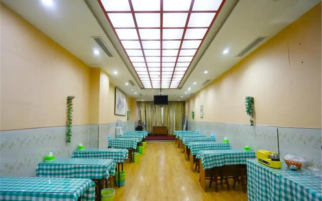 Wode Aladdin Hotel (Heze Bus Station)