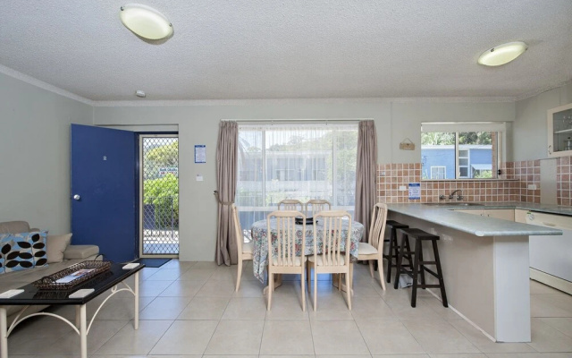 Shoal Towers, Unit 2/11 Shoal Bay Road