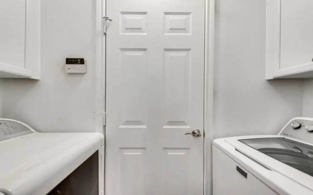 Family Business Retreat King Bed Top Amenities