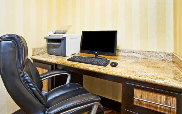Holiday Inn Express Hotel & Suites Wabash by IHG