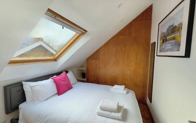 Quiet Top-floor Retreat