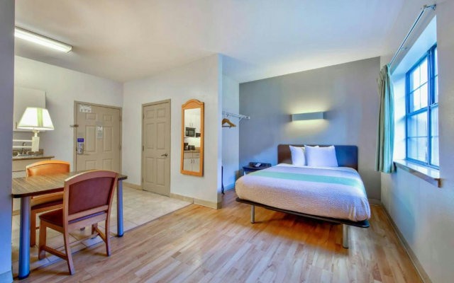 OYO Townhouse Beaumont Medical Center Area I-10