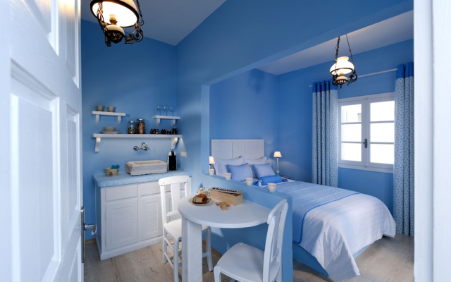 Santorini Roses Suites