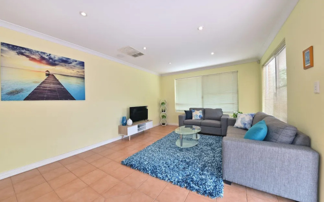Entire House Close To Perth Airport And City 2290