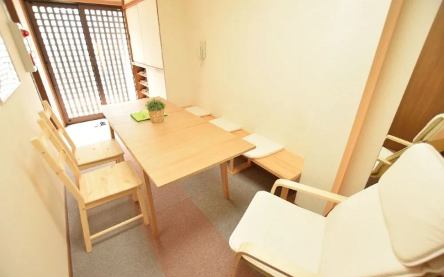 Aikamu Inn House