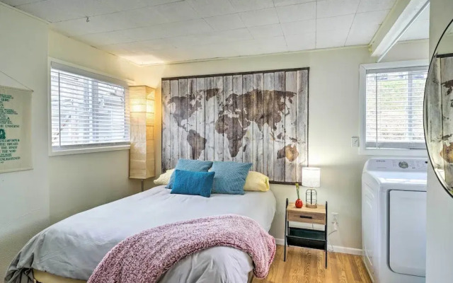 Portland Floating Home Getaway w/ Sauna!