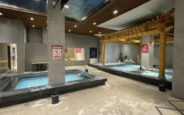 Yuxian Zixuan International Hotel