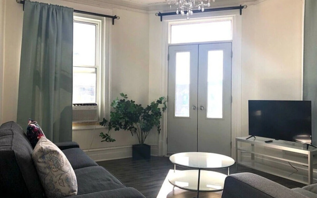 Chez Mont Royal Apartments