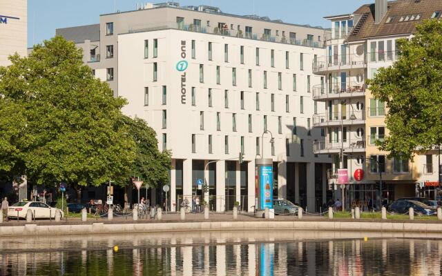 Отель Motel One Köln-mediapark Кёльн вид на фасад