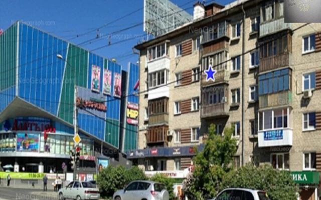 Etazhi Na Malysheva 4B Apartment