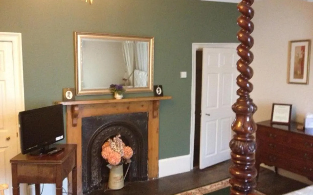 Calcutts House