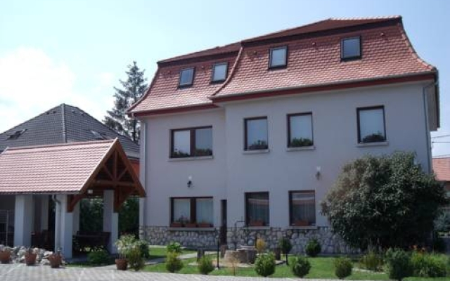 Sasi Panzió 2