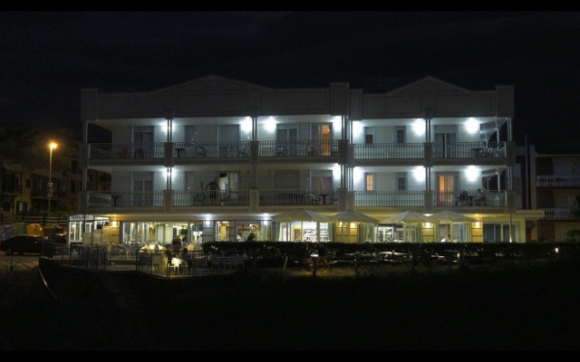 Hotel Pineda Playa вид на фасад