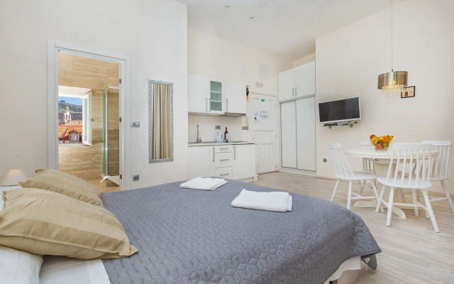 Apartments Lausion