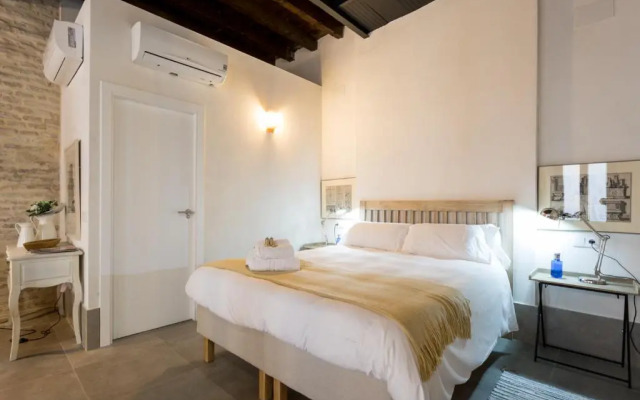 Oak & Sandstone Studio - Space Maison Apartments