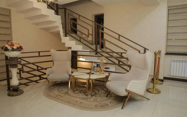 Premium Hotel 777
