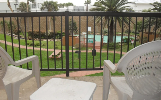 Maravilla Seawall Condo by AB Sea