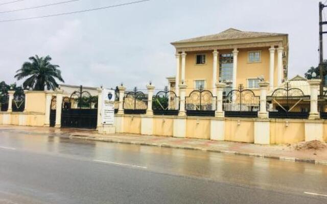 Отель Feligold Royal Hotel Benin Нигерия, г. Бенин - отзывы, цены и фото номеров - забронировать отель Feligold Royal Hotel Benin онлайн вид на фасад