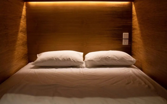 Bamba Capsule Hotel