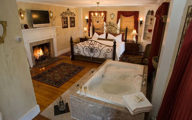 Historic Jacob Hill Inn