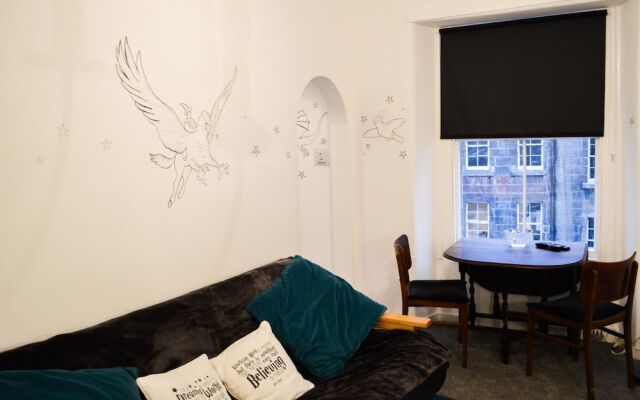 Отель Unique Home in the Heart of Edinburgh Великобритания, Эдинбург - отзывы, цены и фото номеров - забронировать отель Unique Home in the Heart of Edinburgh онлайн комната для гостей