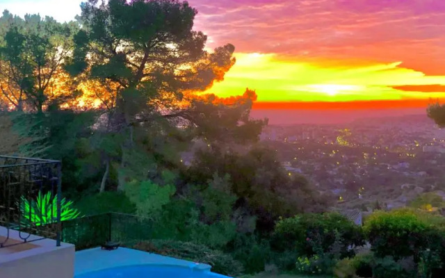 Grand studio avec piscine et vue mer panoramique