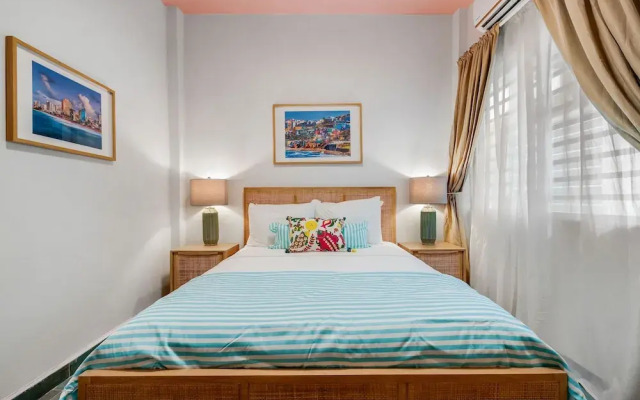 Chic Apartment Pool Parking in Central Condado