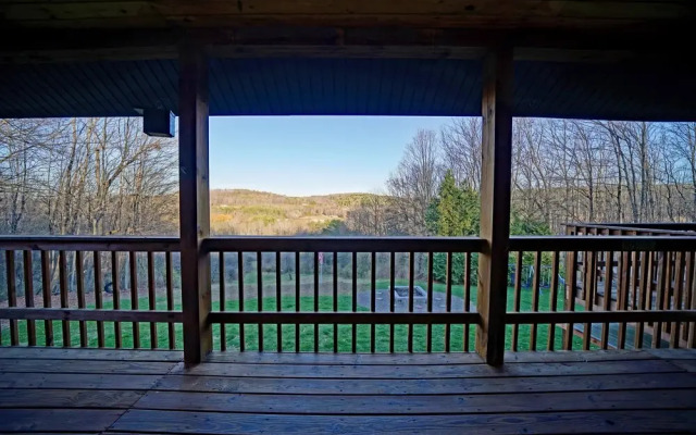 Lazy Bear Lodge ~ Mountain Views ~ Pool Table