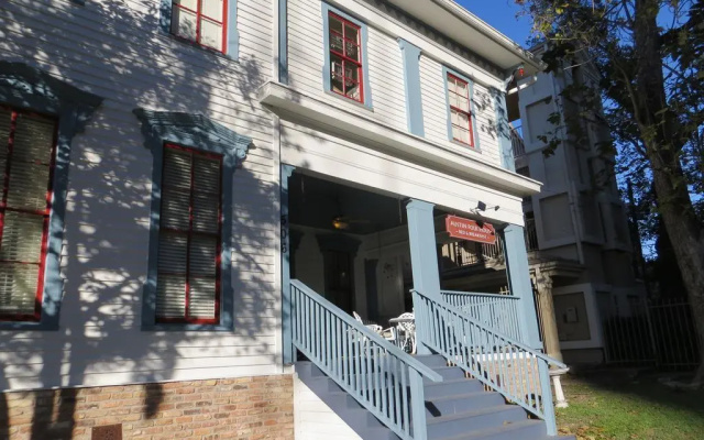 Austin Folk House