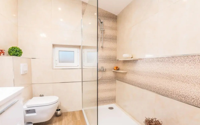 Awesome Apartment in Krk With 3 Bedrooms and Wifi
