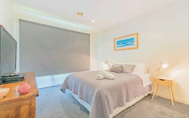 3 Bedroom Condo - Access to Pool Torquay