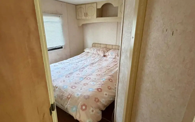 Static Caravan Sleeps 8 With Indoor Pool