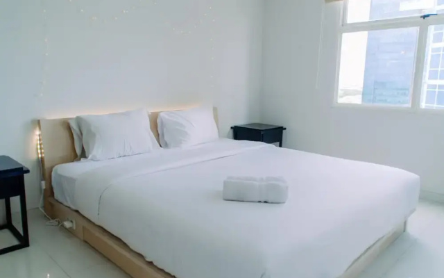 Fancy and Nice 1BR Apartment at Silkwood Residence