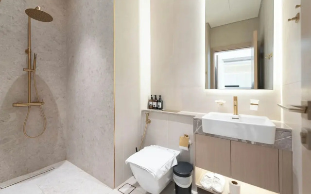 Exclusive High-Floor Apartment