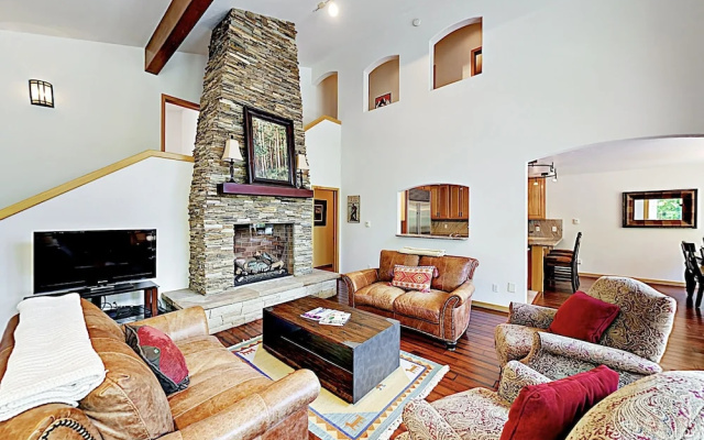 4501 Vail - 5 Br Duplex