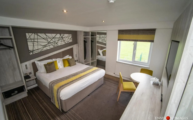 Red Hall Hotel