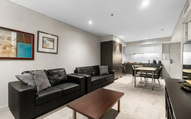 2-bed City Retreat With Gym and Pool Access