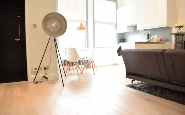 Studio Flat Near Barons Court