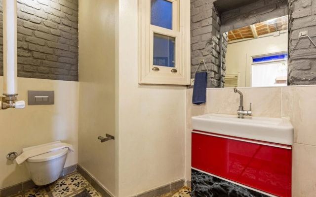 Nostalgic Flat Near Galata Tower in Beyoglu