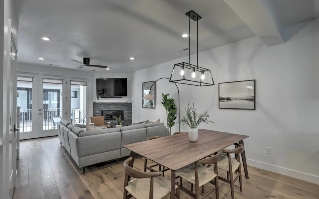 Chic & Sunny Provo Townhome w/ Rooftop Deck!